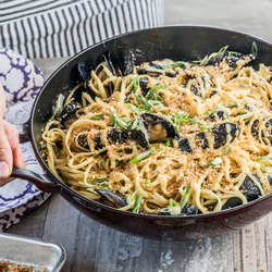 Mussels Linguini in Harissa and Butter