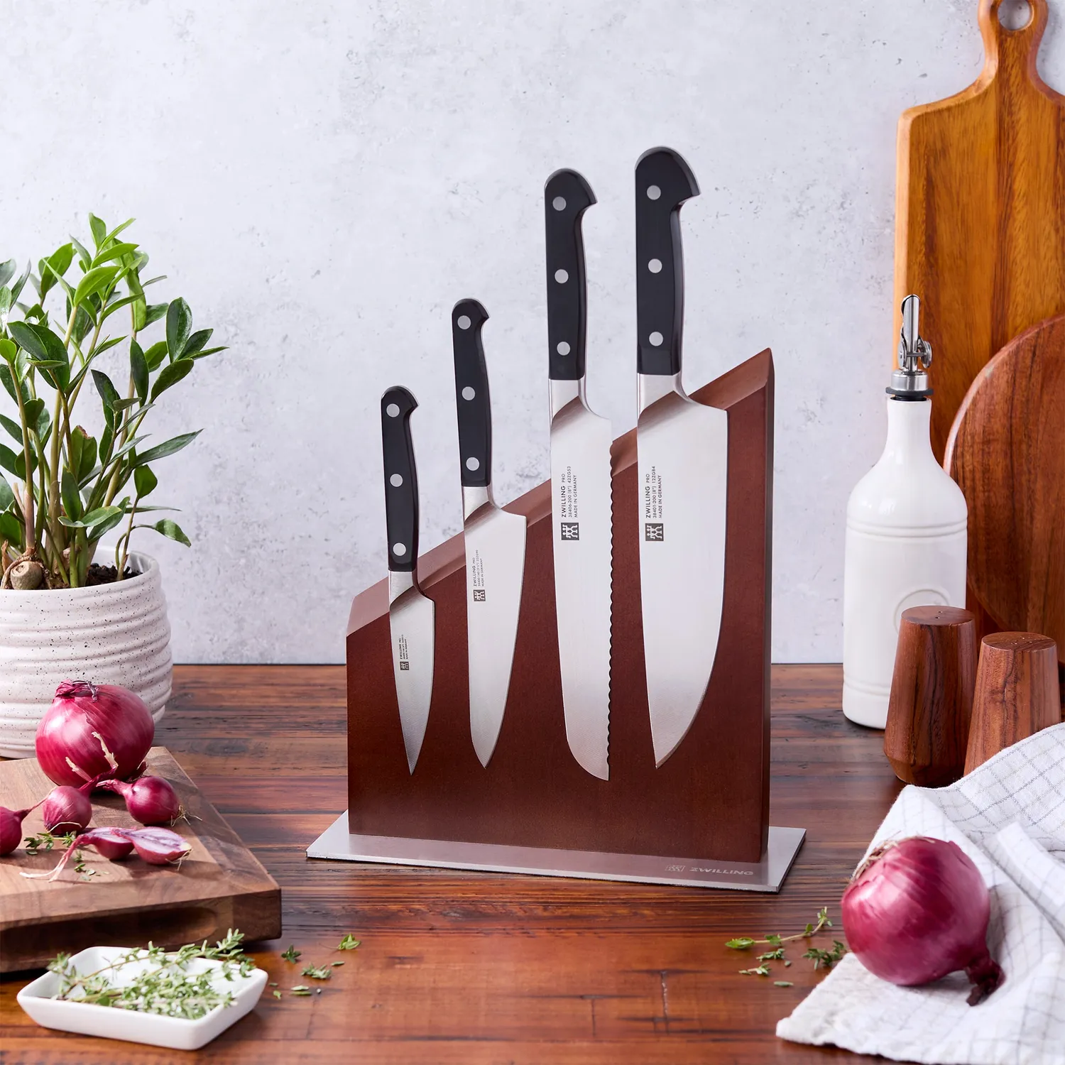 Zwilling Pro 5-Piece Magnetic Easel Knife Block Set