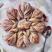 Online Prep Now, Eat Later: Cinnamon Rolls & Pull-Apart Wreath (Eastern Time)