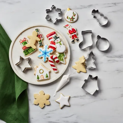 Sur la table Ultimate Holiday Cookie Cutter 27-Piece Set