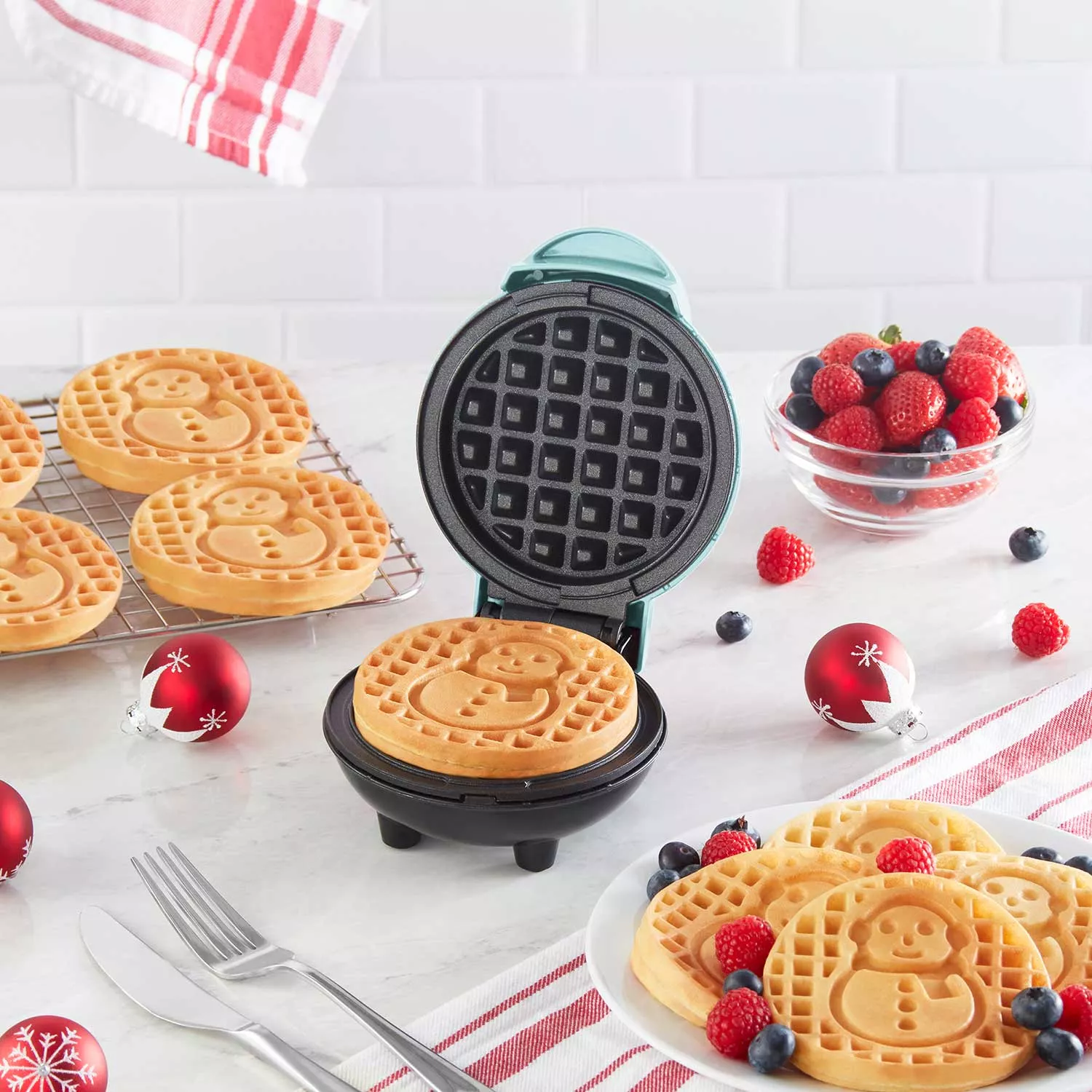 Bella Mini Waffle Maker llama Christmas Gingerbread Snowflake