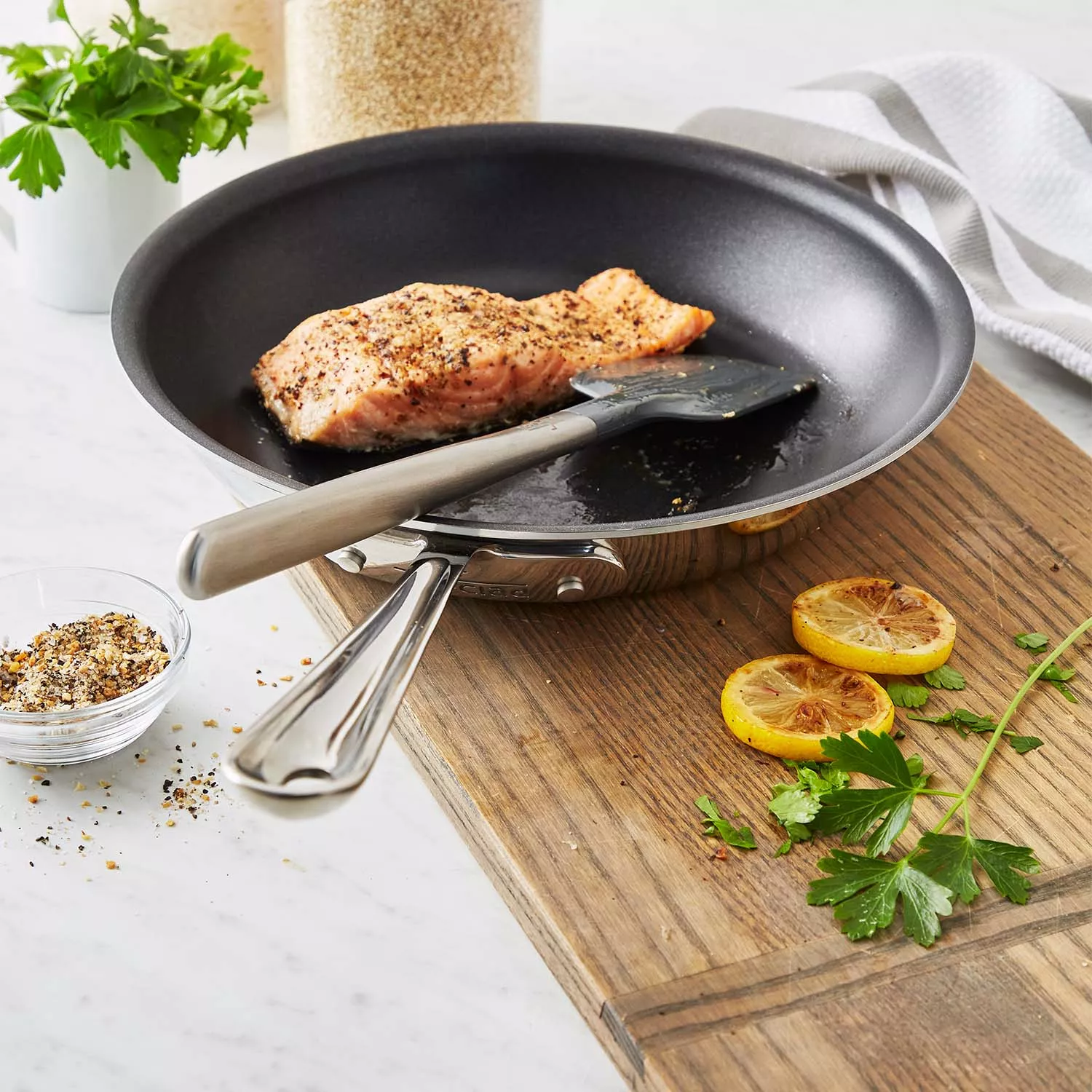 All-Clad d3 Stainless 10 Fry Pan with Lid + Reviews