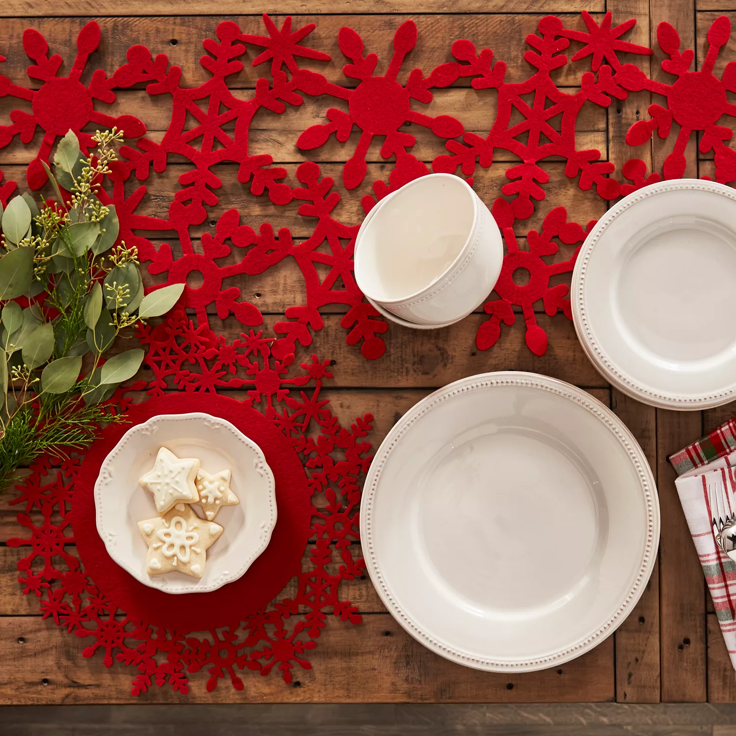 How to Make a Felt Ombre Snowflake Trivet for the Dinner Table