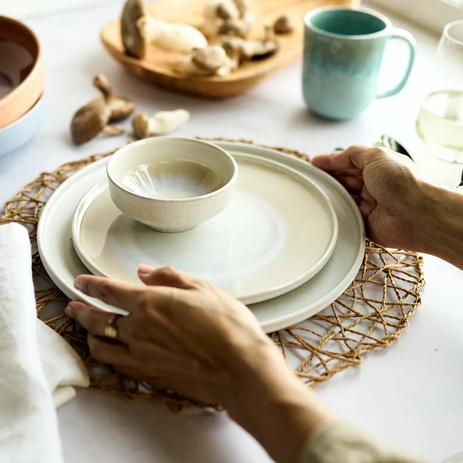 Sur la table Lucent Reactive Glaze Dinner Plate