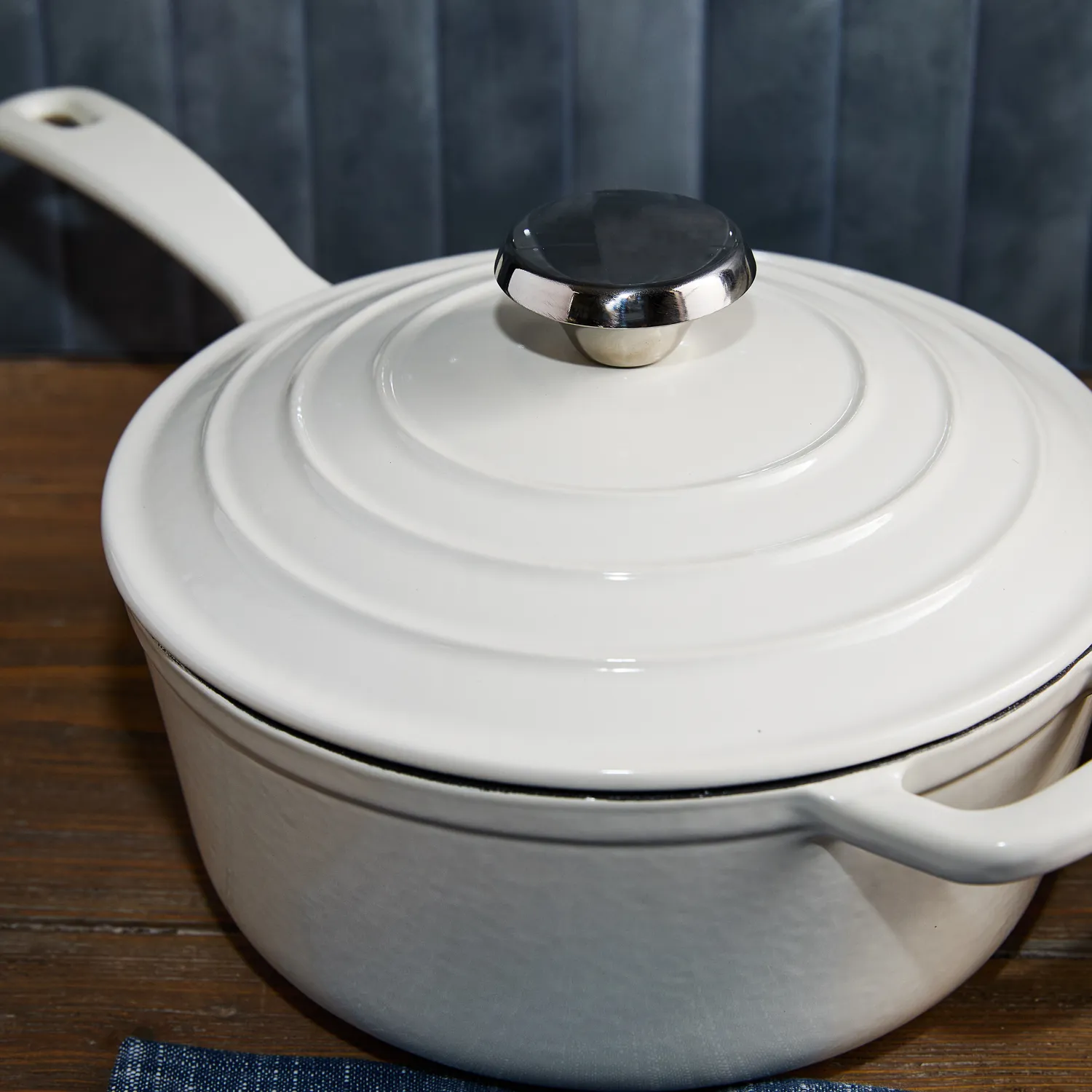 Sur la table Enameled Cast Iron 5-Piece Set