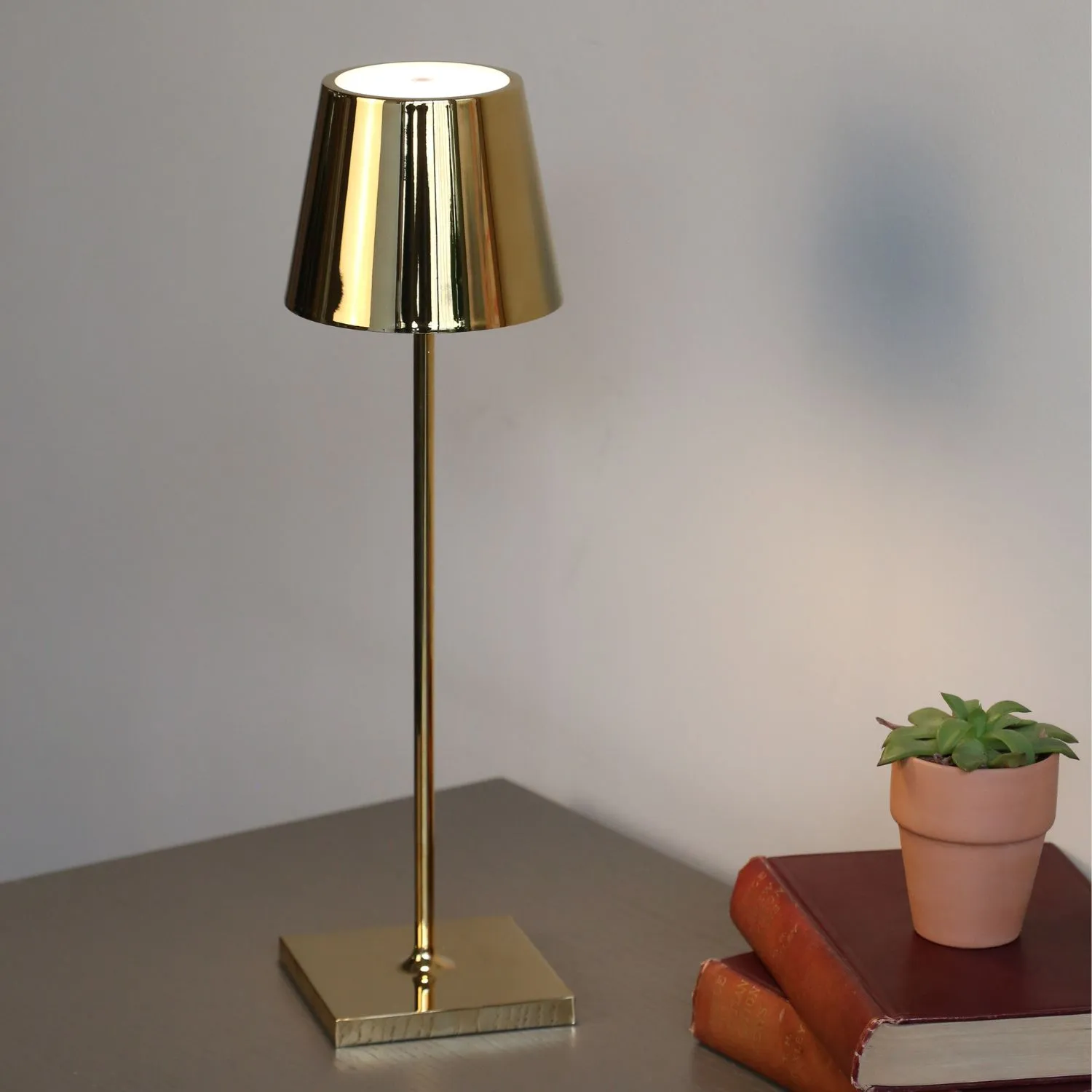 Zafferano Poldina Pro Indoor/Outdoor Cordless Table Lamp