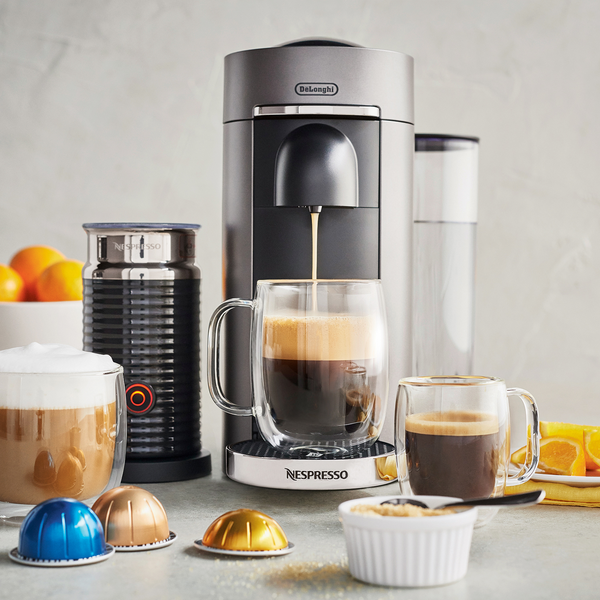 trimme trussel samtale Nespresso VertuoPlus Deluxe by De'Longhi with Aeroccino3 Frother | Sur La  Table
