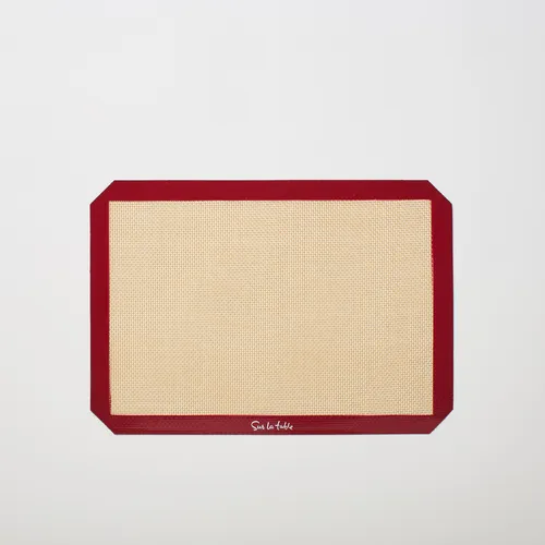 Sur la table Quarter Sheet Baking Mat