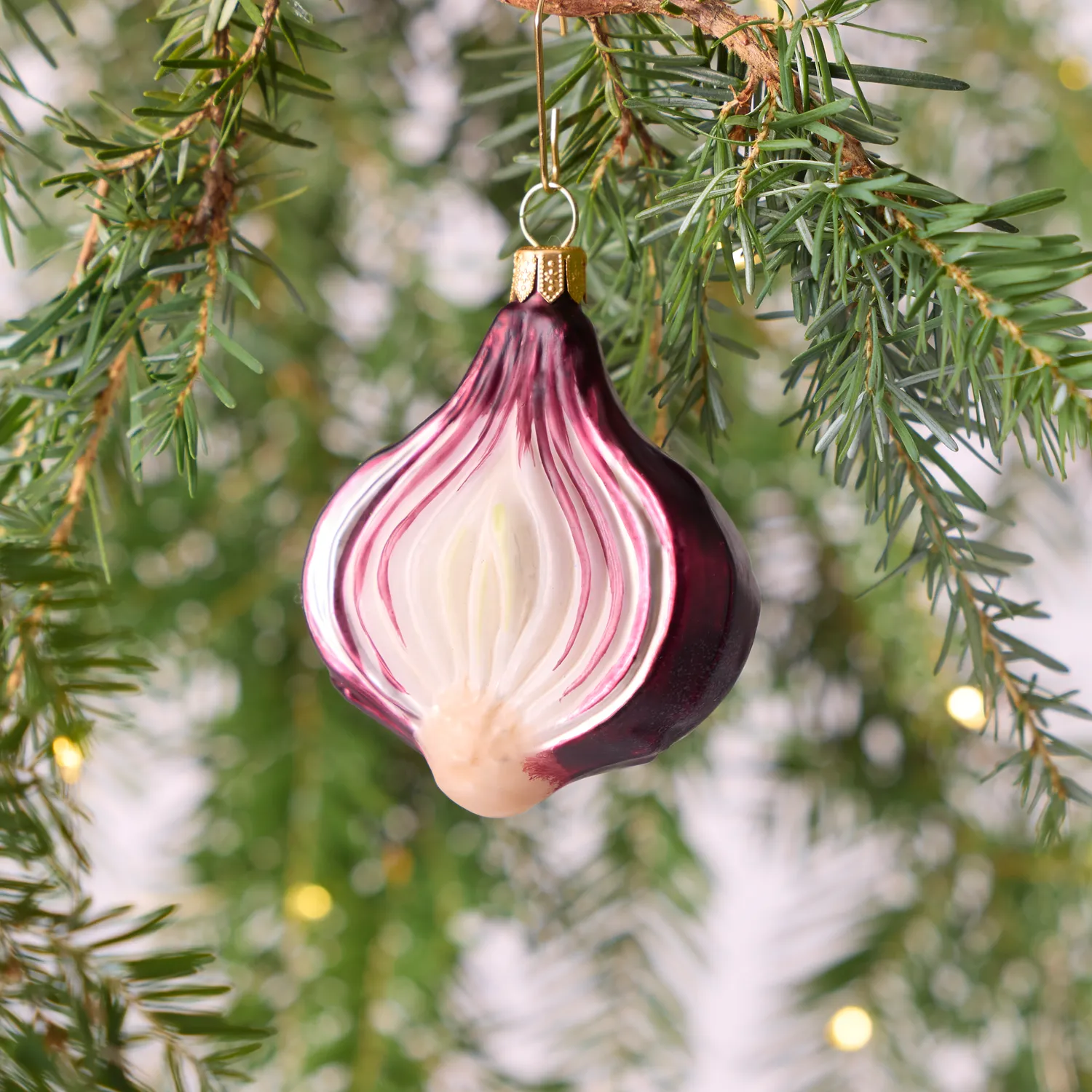 Sur la table Red Onion Ornament