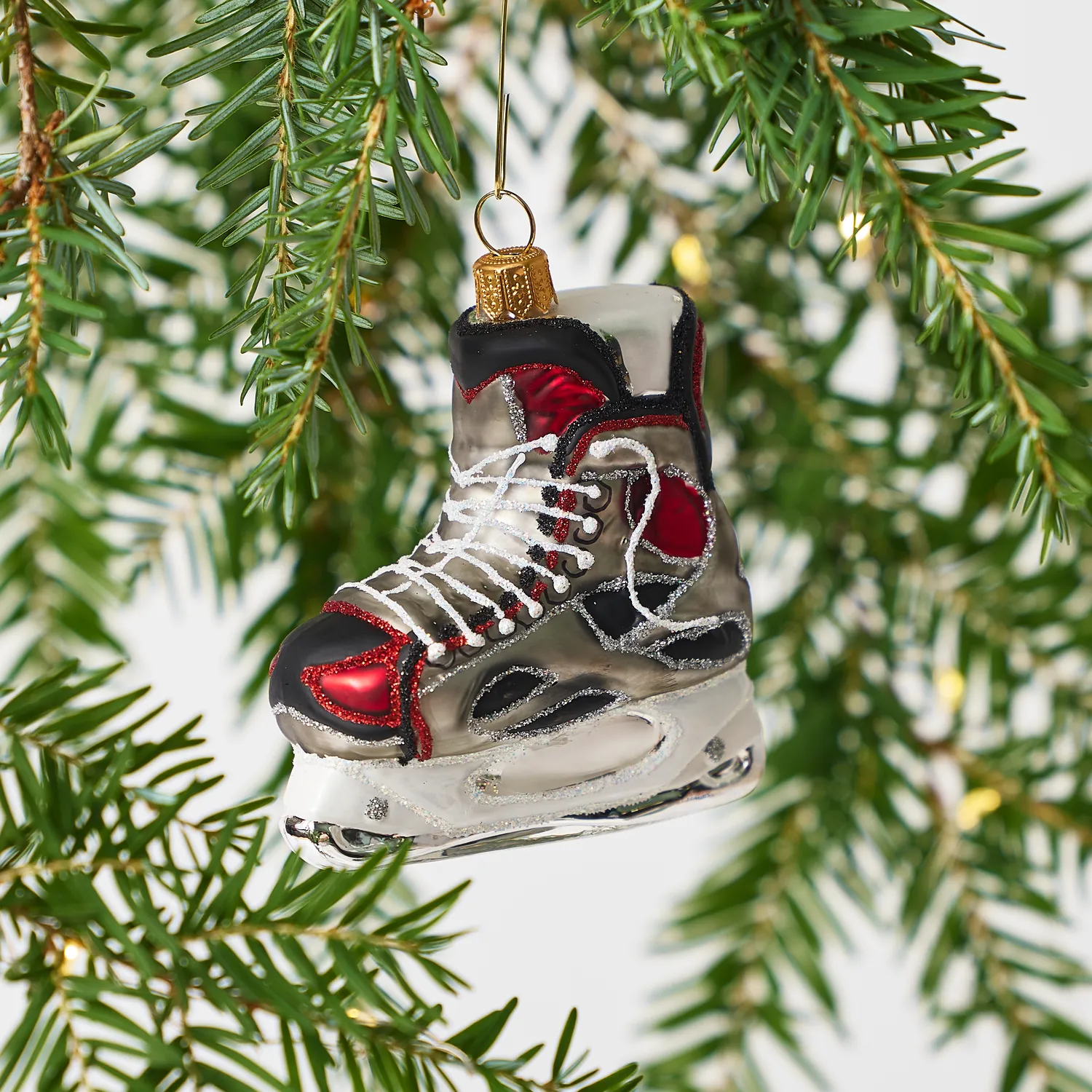 Sur la table Hockey Skate Ornament