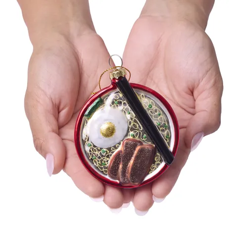 Sur la table Ramen Ornament