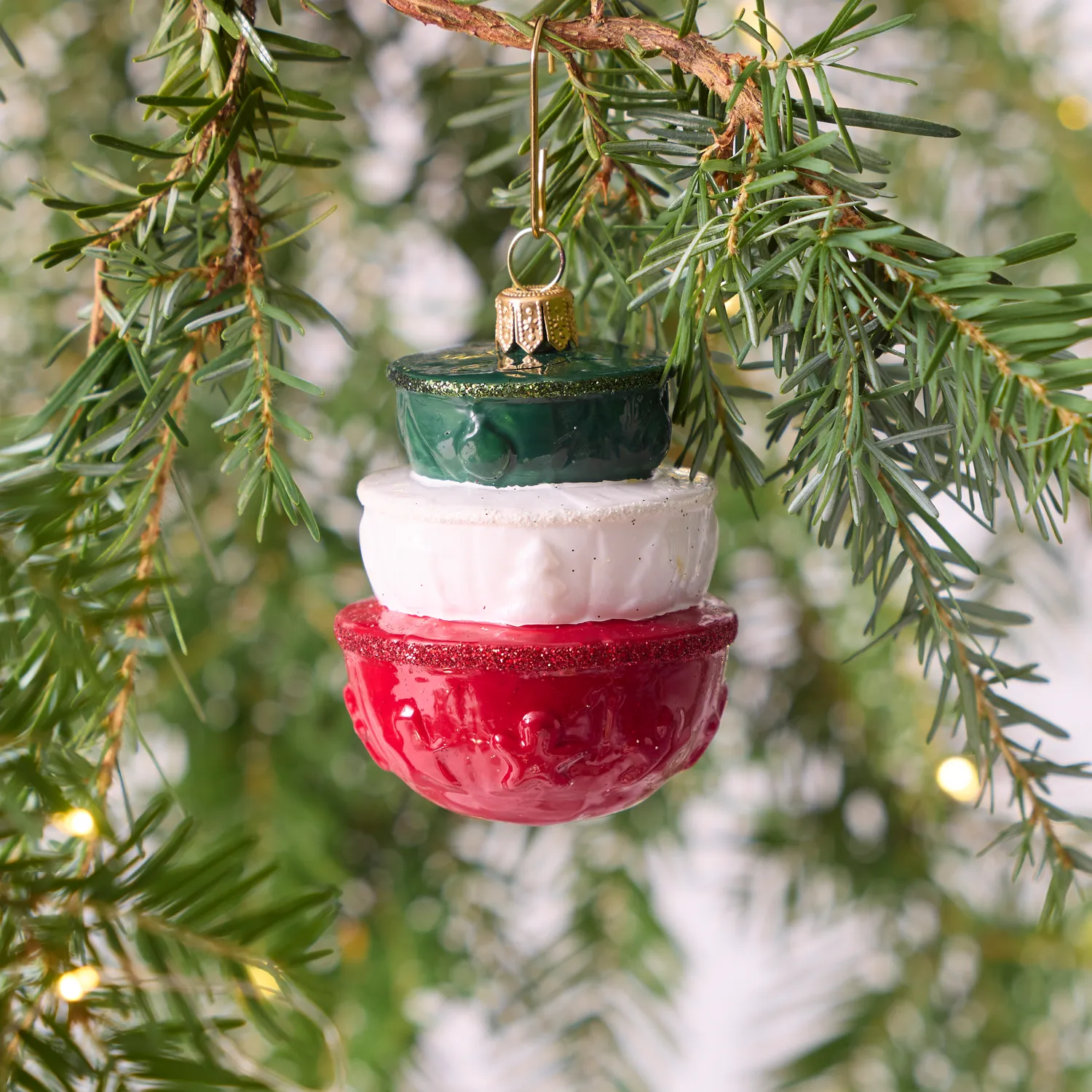 Sur la table Mixing Bowls Ornament