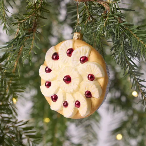 Sur la table Pineapple Cake Ornament