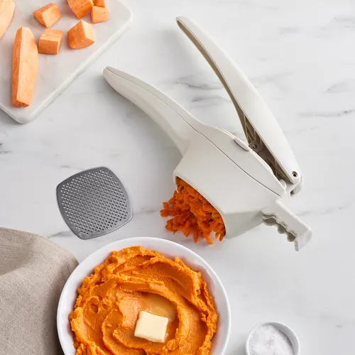 Sur la table Potato & Vegetable Ricer
