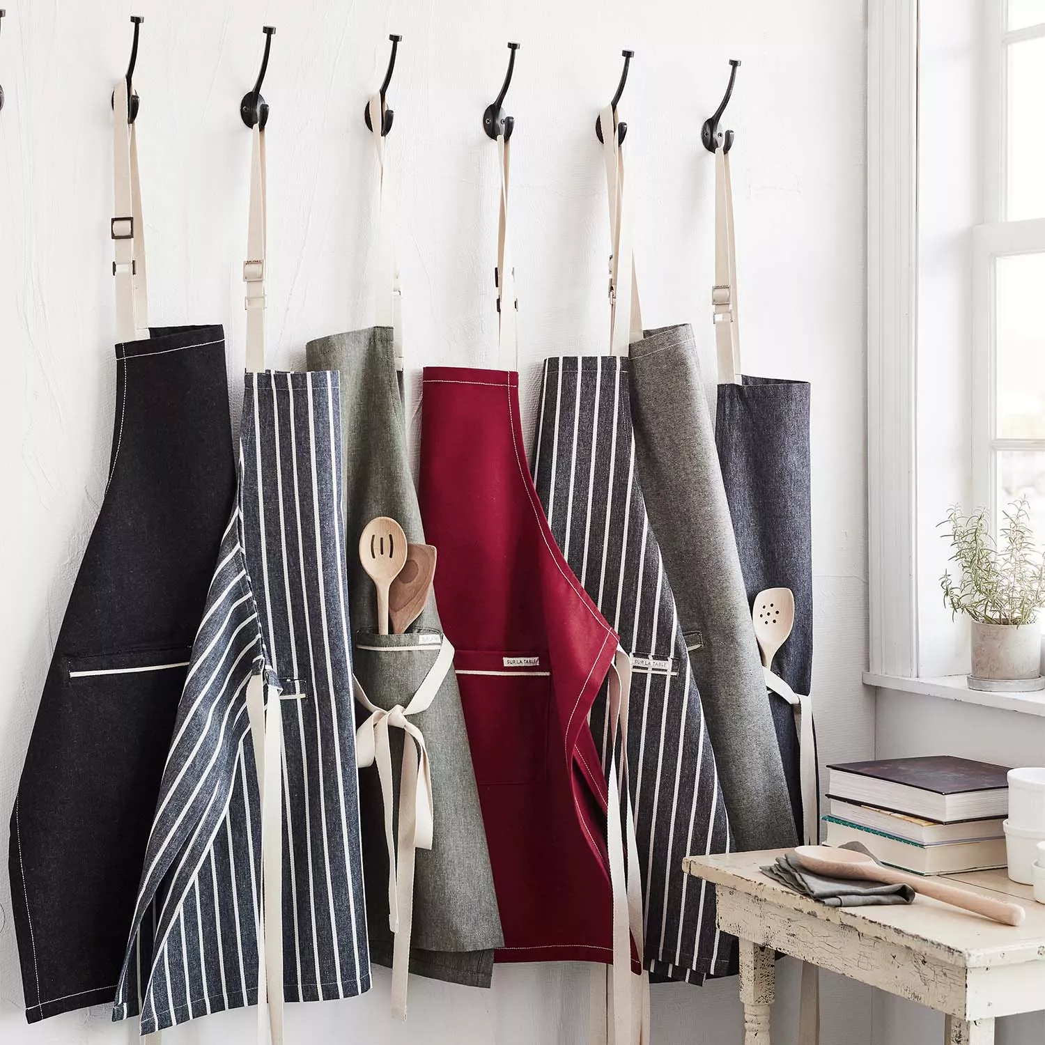 15 Cute Kitchen Aprons for Women 2023 - Cooking Aprons for Chefs