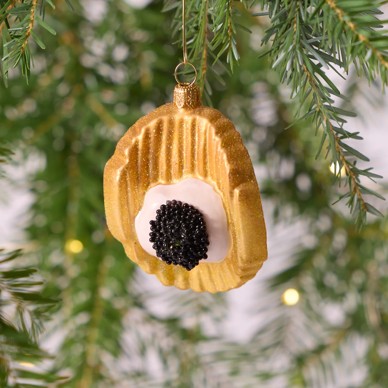 Sur la table Caviar Chip Ornament