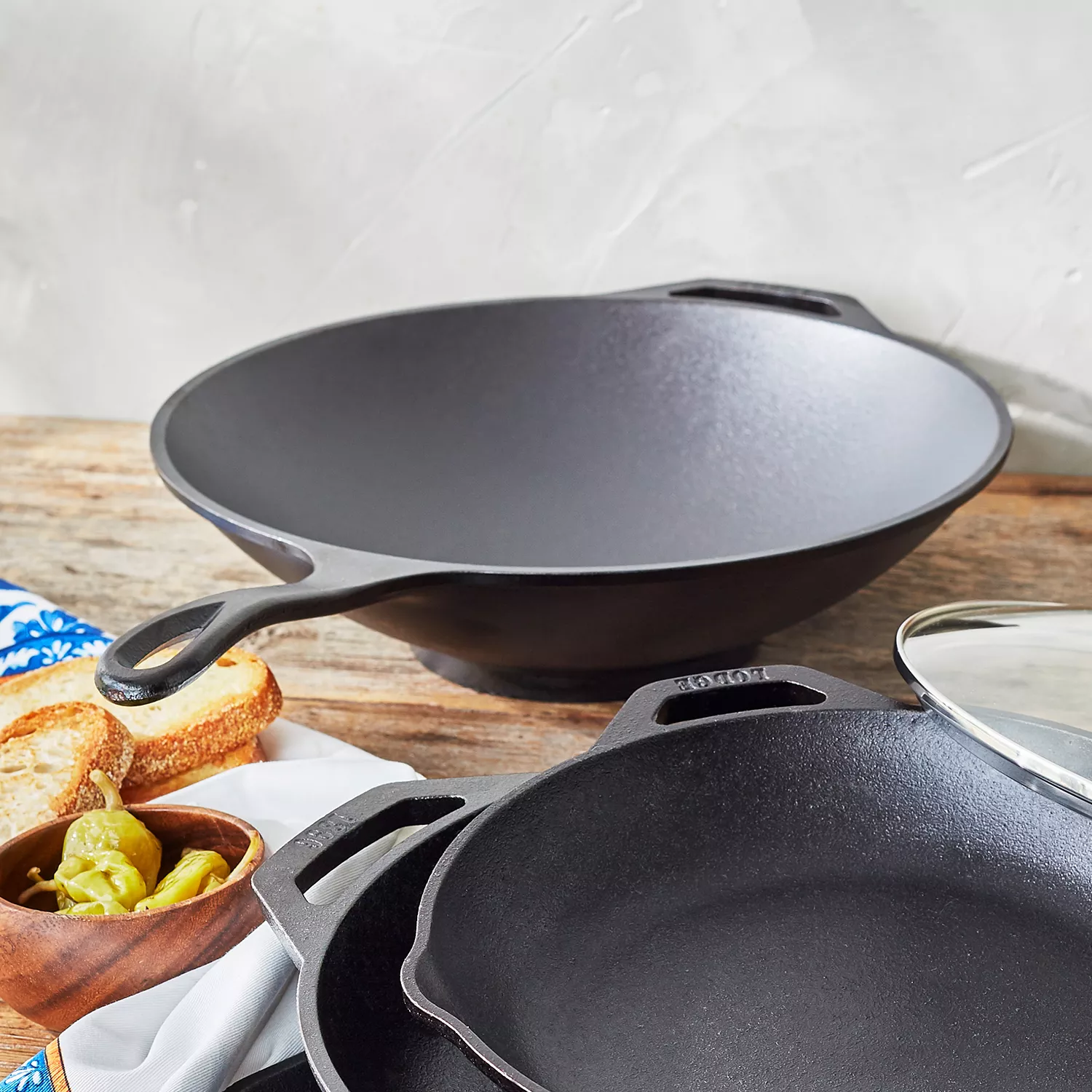 Lodge Chef Collection Pre-Seasoned 12-in. Cast Iron Stir Fry Skillet