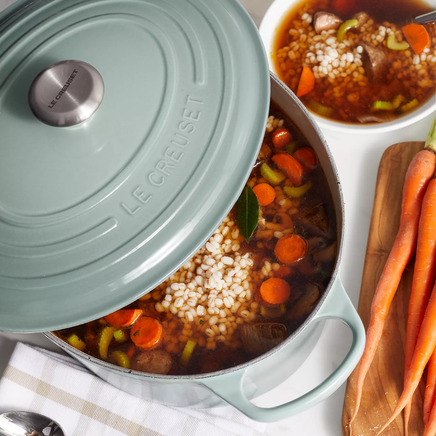 Le Creuset Signature Oval Dutch Oven, 8 qt.