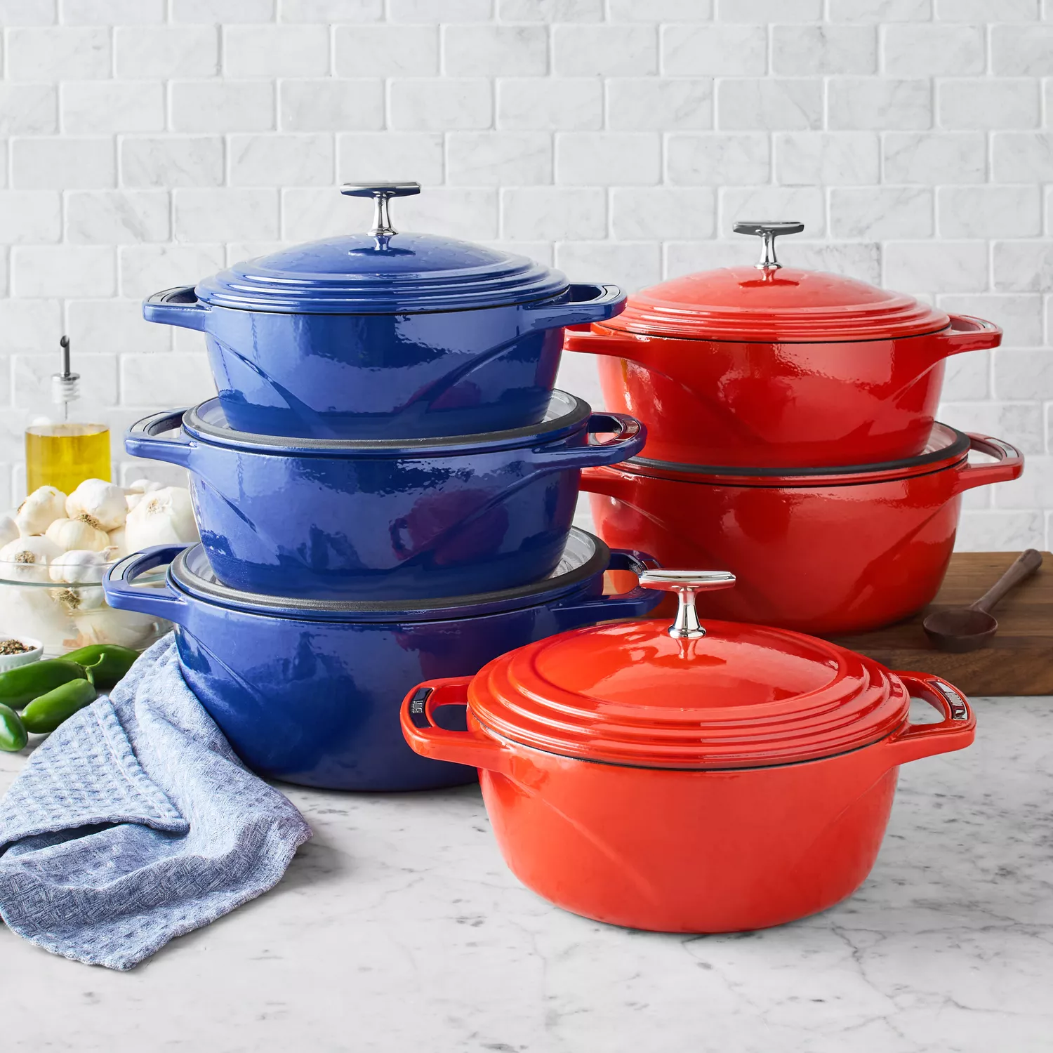 Lodge Cast Iron Lodge Enamel 7.5-Qt. Dutch Oven - Red