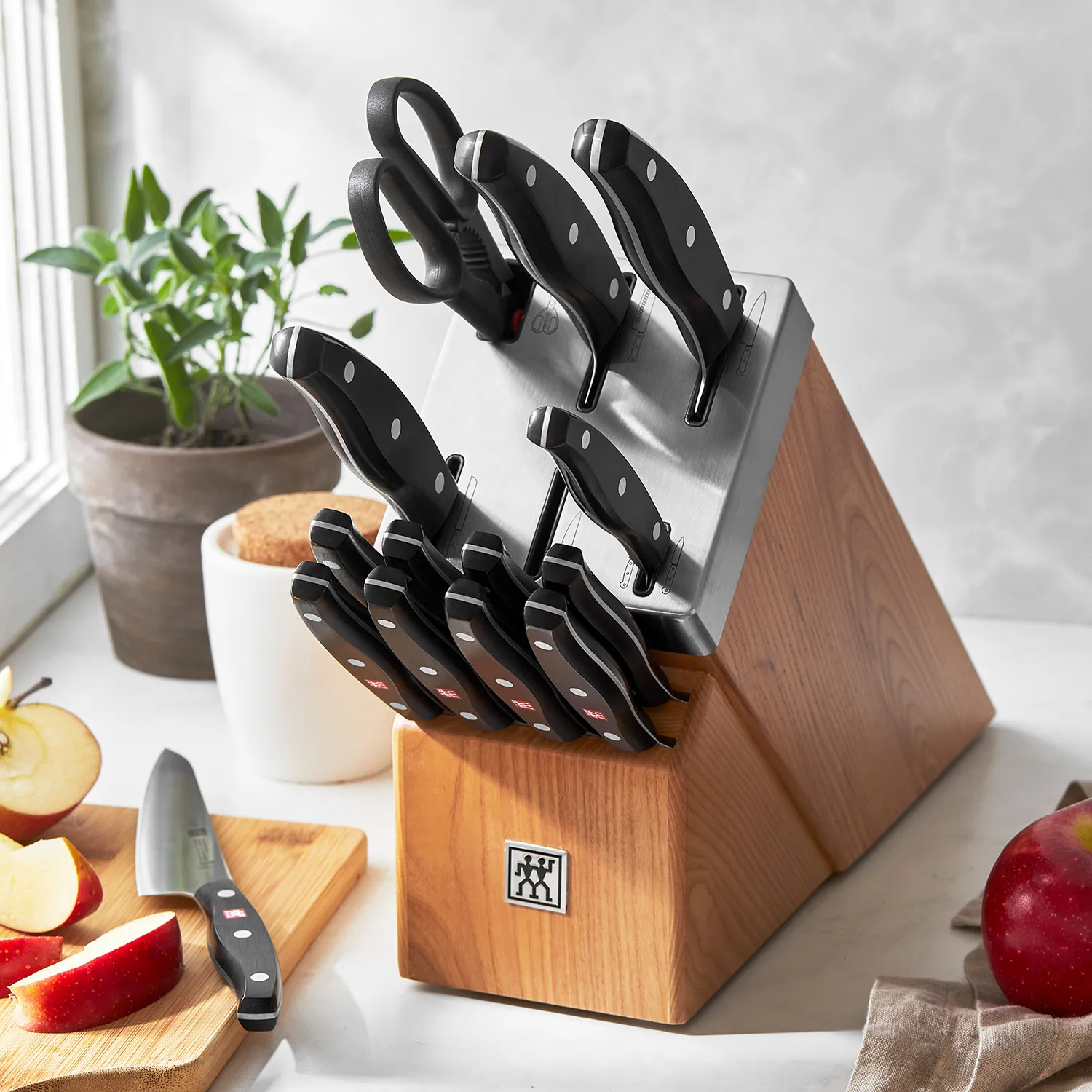 Zwilling Twin Signature 15-Piece Self-Sharpening Knife Block Set