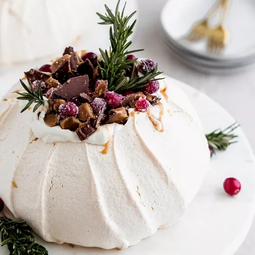 Pavlova Topped with English Toffee