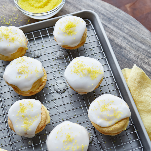 Little Lemon Cakes Filled with Vanilla Pastry Cream