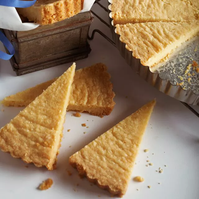 Buttery Vanilla Shortbread - Nordic Ware