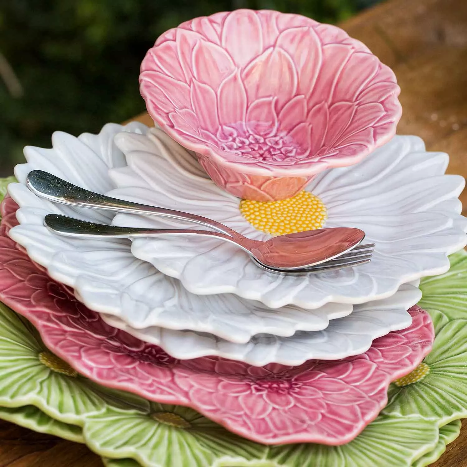 Bordallo Pinheiro Maria Flor Cosmos Charger Plate