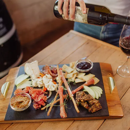 Picnic Time Covina Acacia Wood & Slate Serving Tray