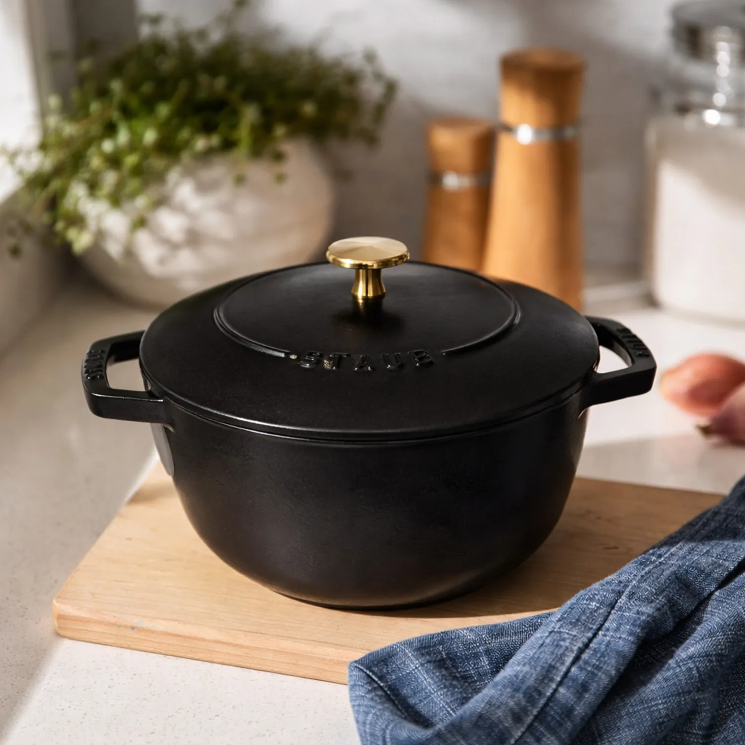 Staub Essential French Oven, 2.5 qt.