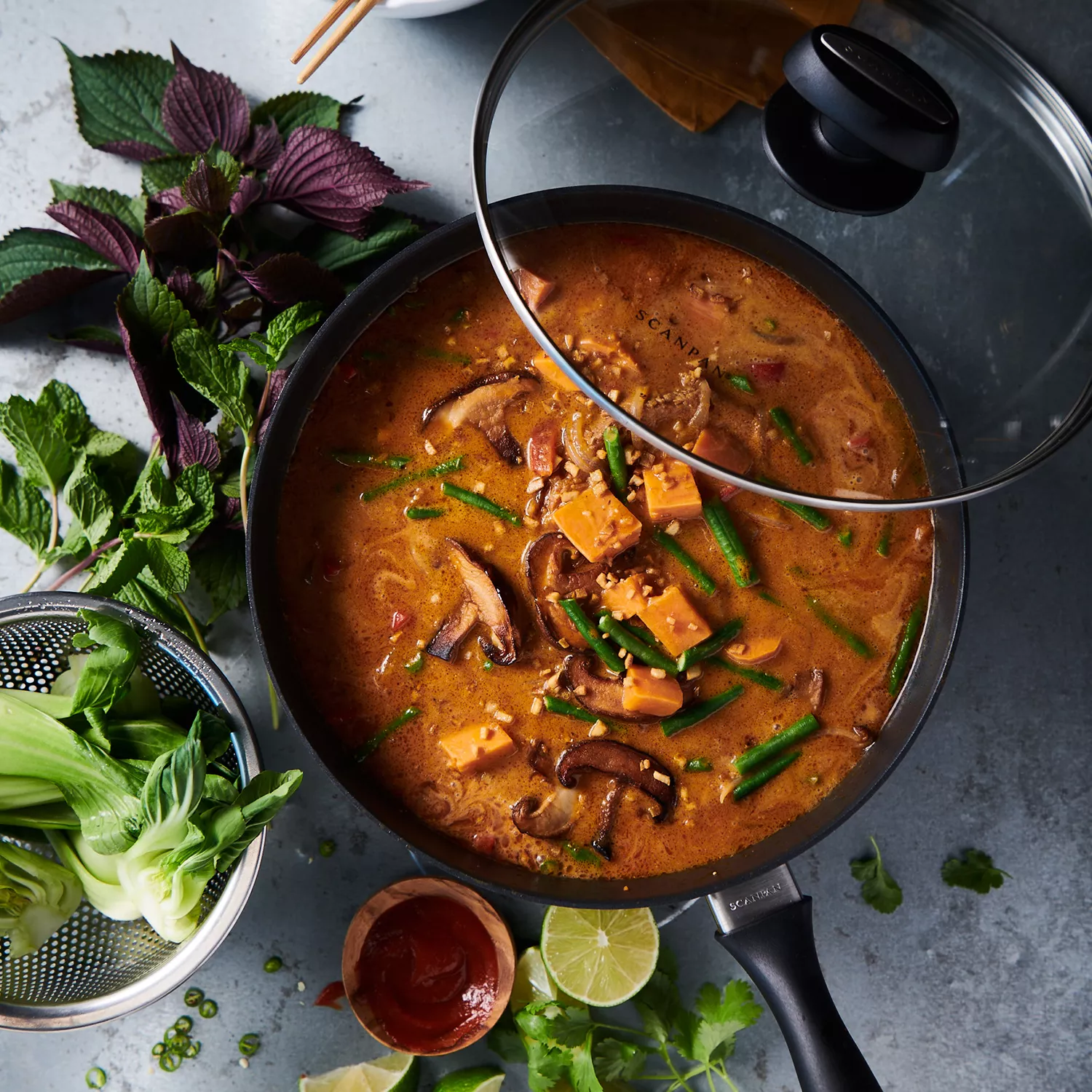 Scanpan ES5 Deep Saut&#233; Pan with Lid, 4 qt.