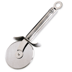 Rösle Pizza Cutter This pizza cutter is no exception, and works well, cutting directly on a pizza stone