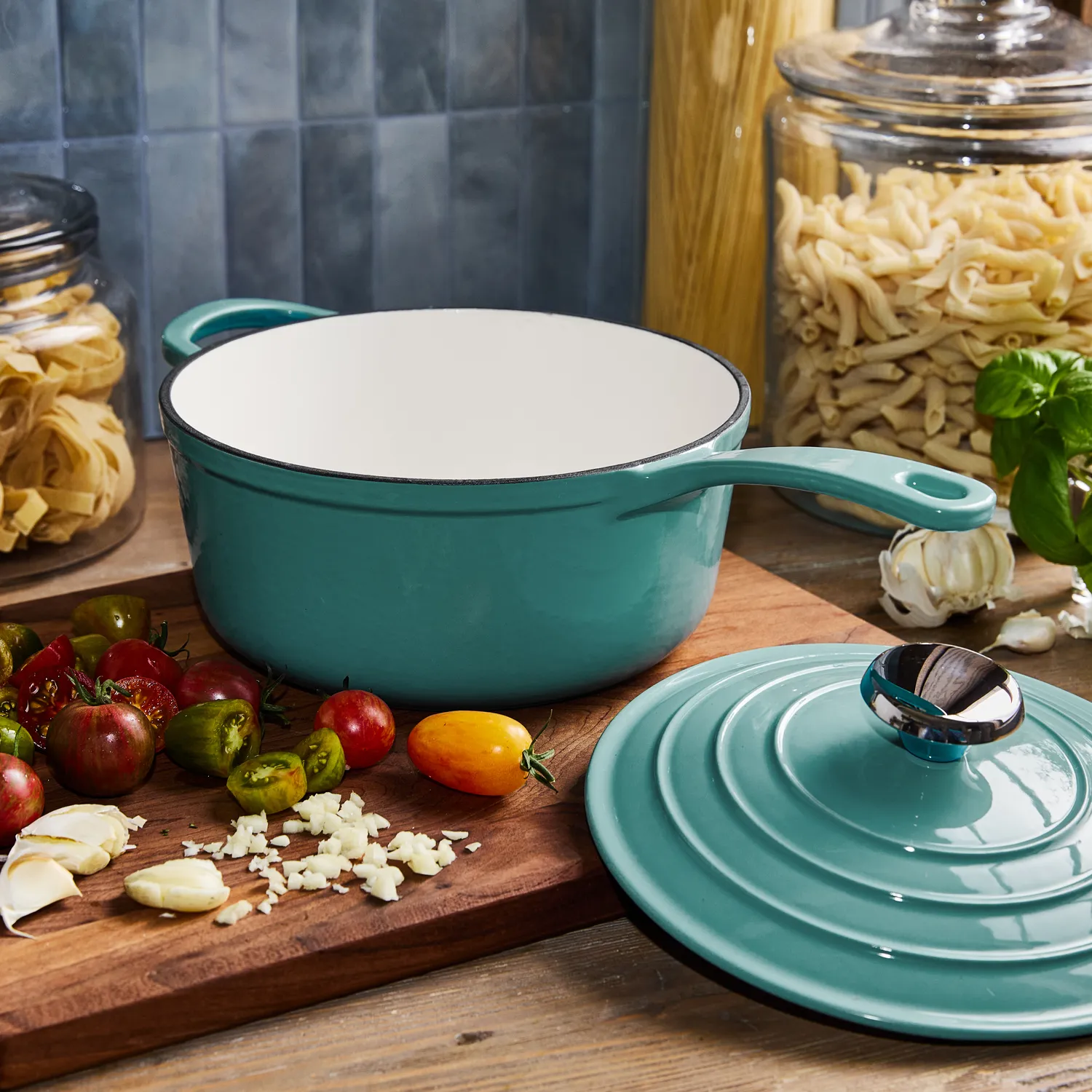 Sur la table Enameled Cast Iron 5-Piece Set