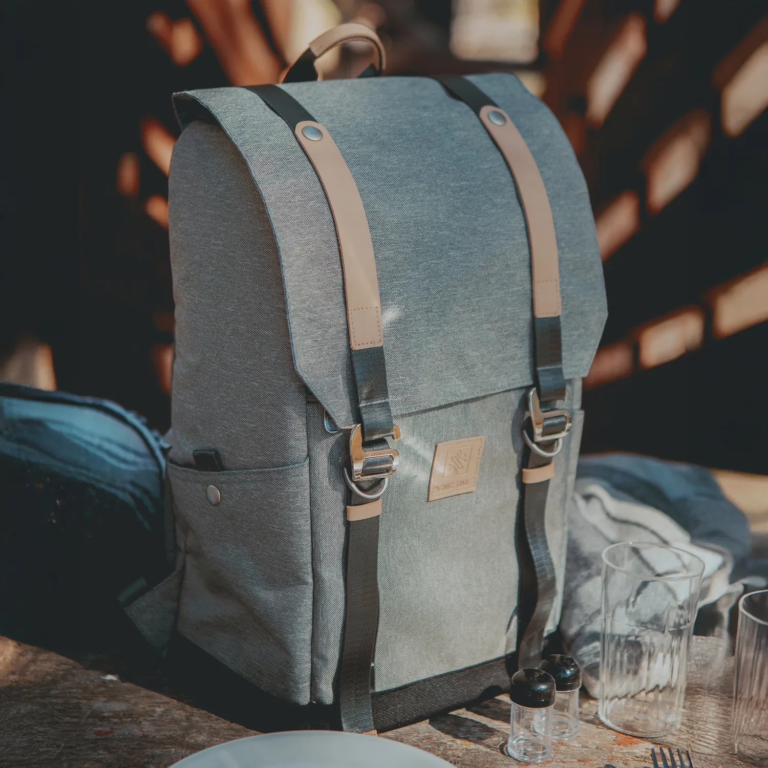 Picnic Time Frontier Picnic Backpack