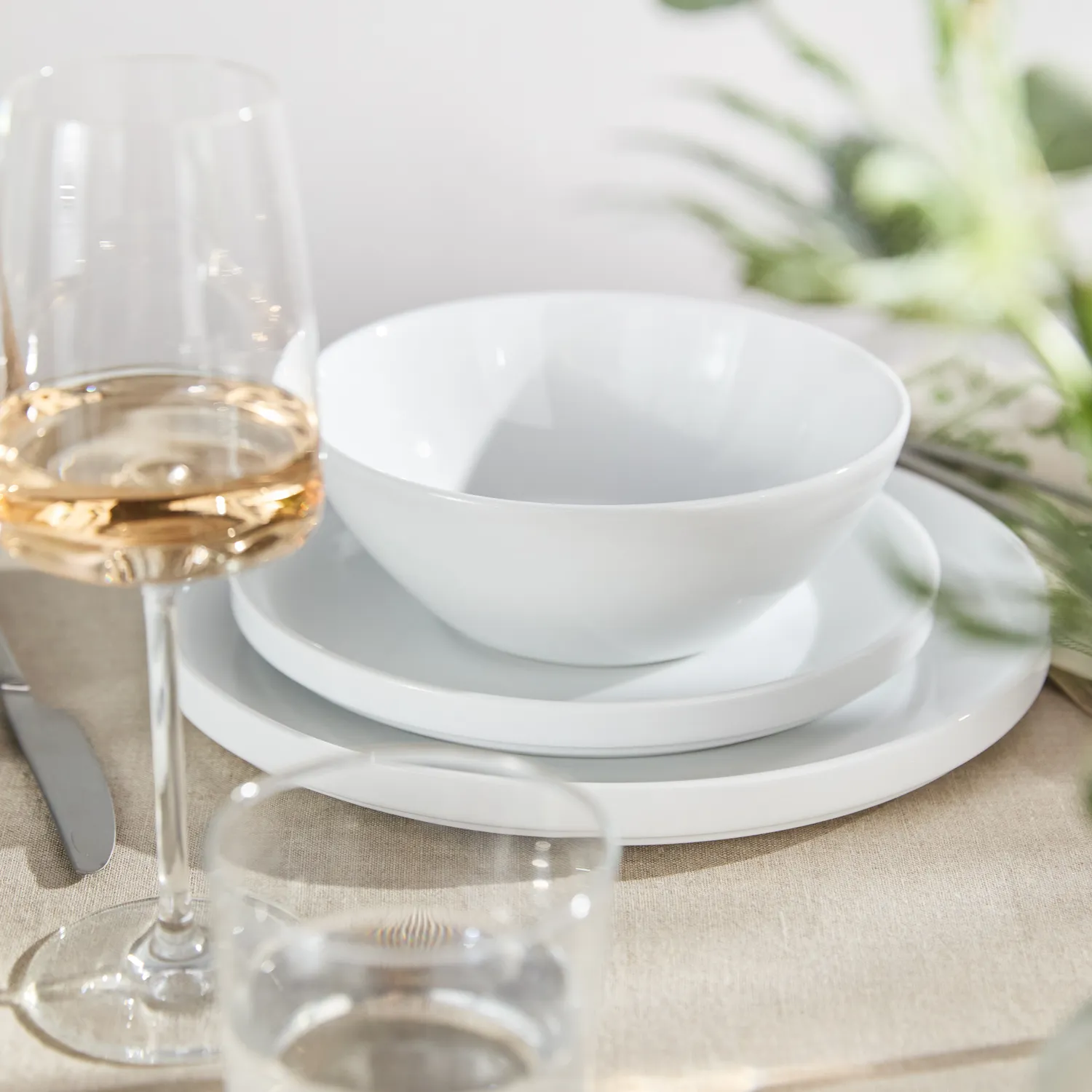 Sur La Table Coupe 16-Piece Dinnerware 