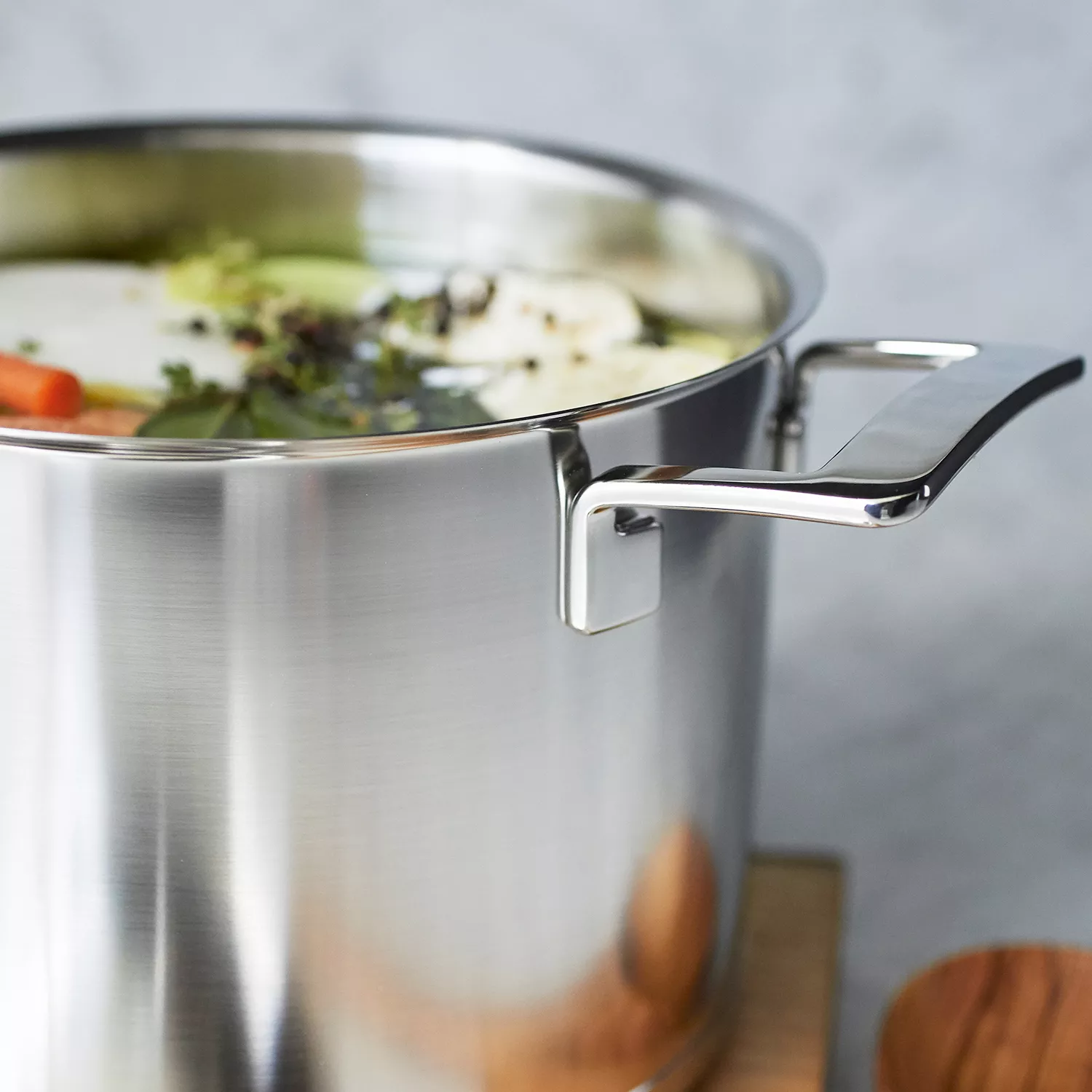 Demeyere Silver7 Stainless Steel Stockpot with Lid, 8 Qt.