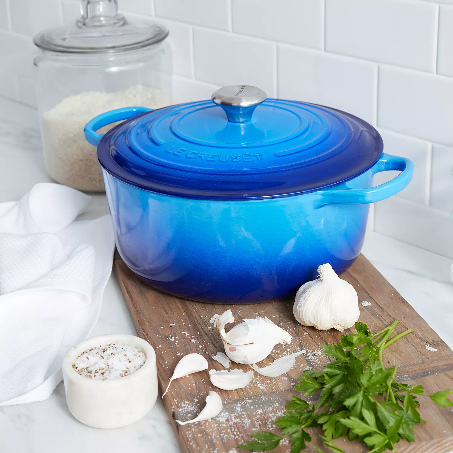 Le Creuset Signature Round Dutch Oven, 7.25 qt.