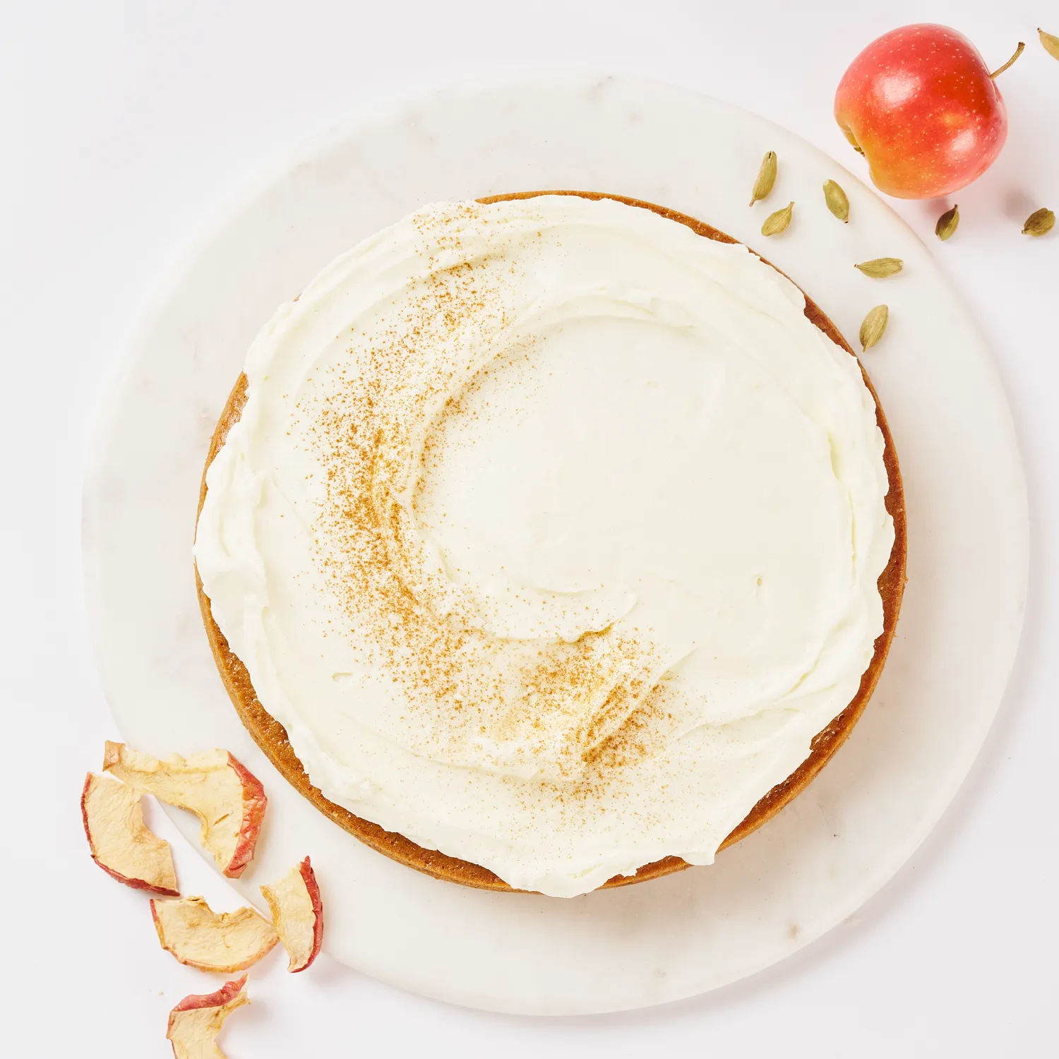 Sur la table Apple Cardamom Cake