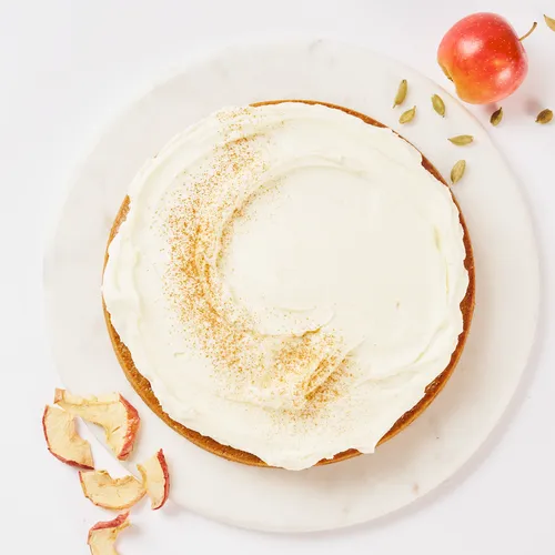 Sur la table Apple Cardamom Cake