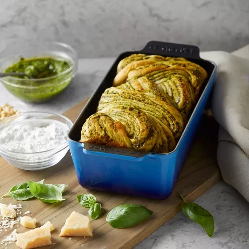 Le Creuset Signature Loaf Pan, 9" x 5"
