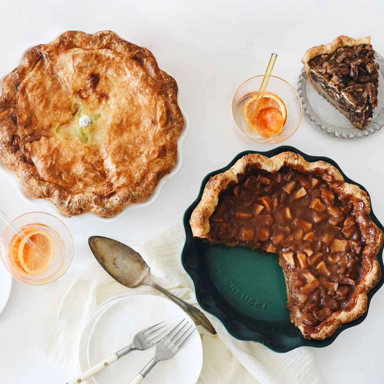 Le Creuset Heritage 2-Piece Fluted Pie Dish Set, 9"