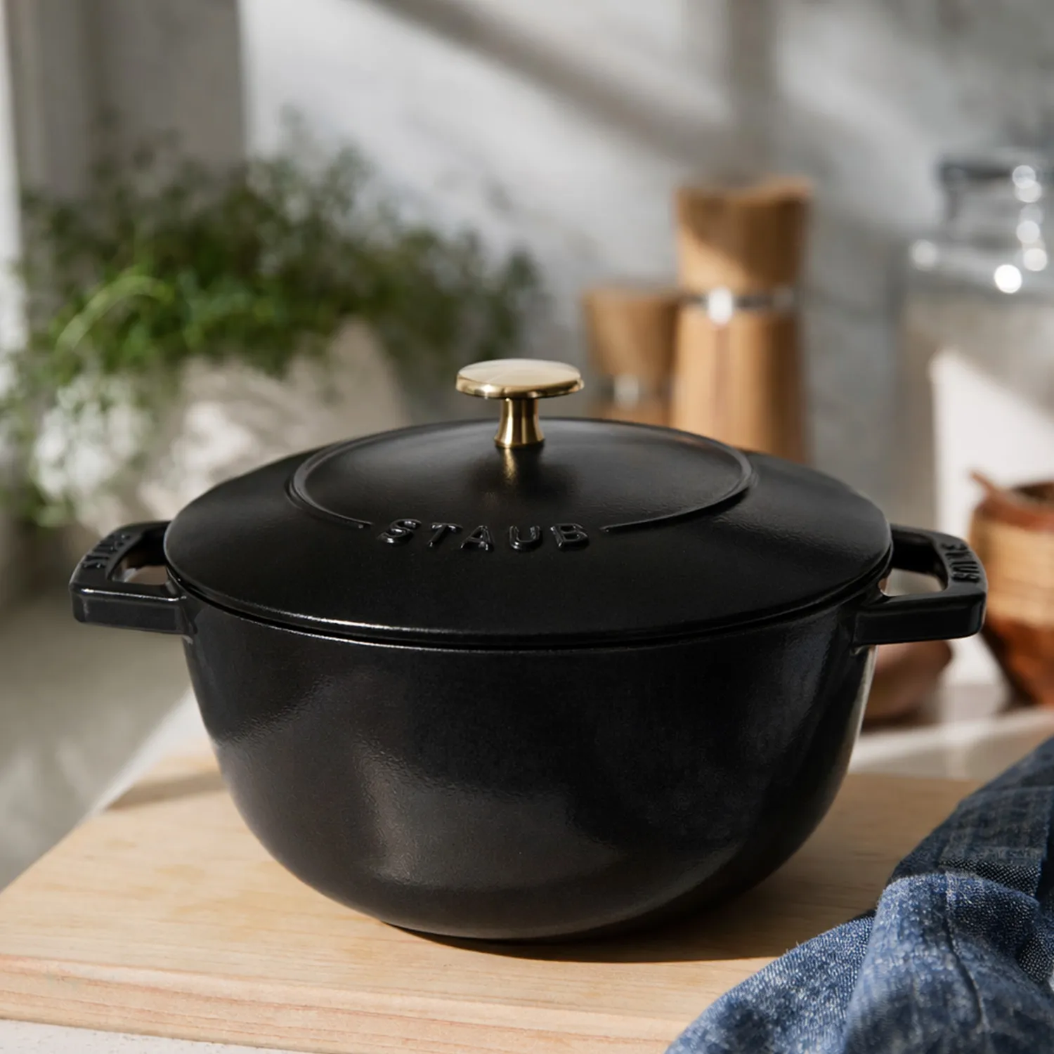 Staub Essential French Oven, 2.5 qt.