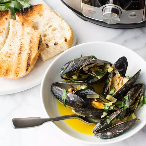 Instant Pot Saffron White Wine Mussels