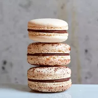 Online FOCUS SERIES Macarons: Pecan and Dark Chocolate (ET)