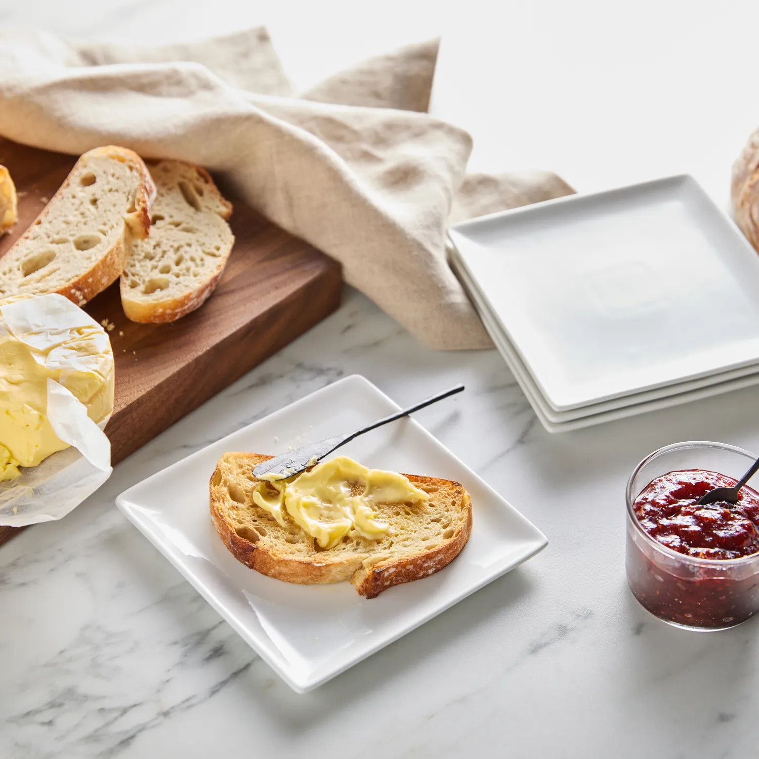 Sur la table Porcelain Square Side Plate