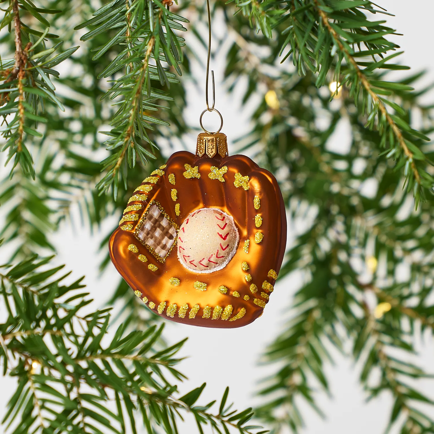 Sur la table Baseball Ornament