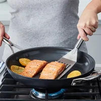 Online Quick Meal: Pan-Seared Salmon and Haricots Verts (ET)