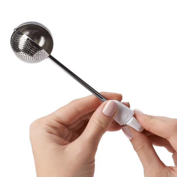 OXO Baker’s Dusting Wand - thumbnail 4