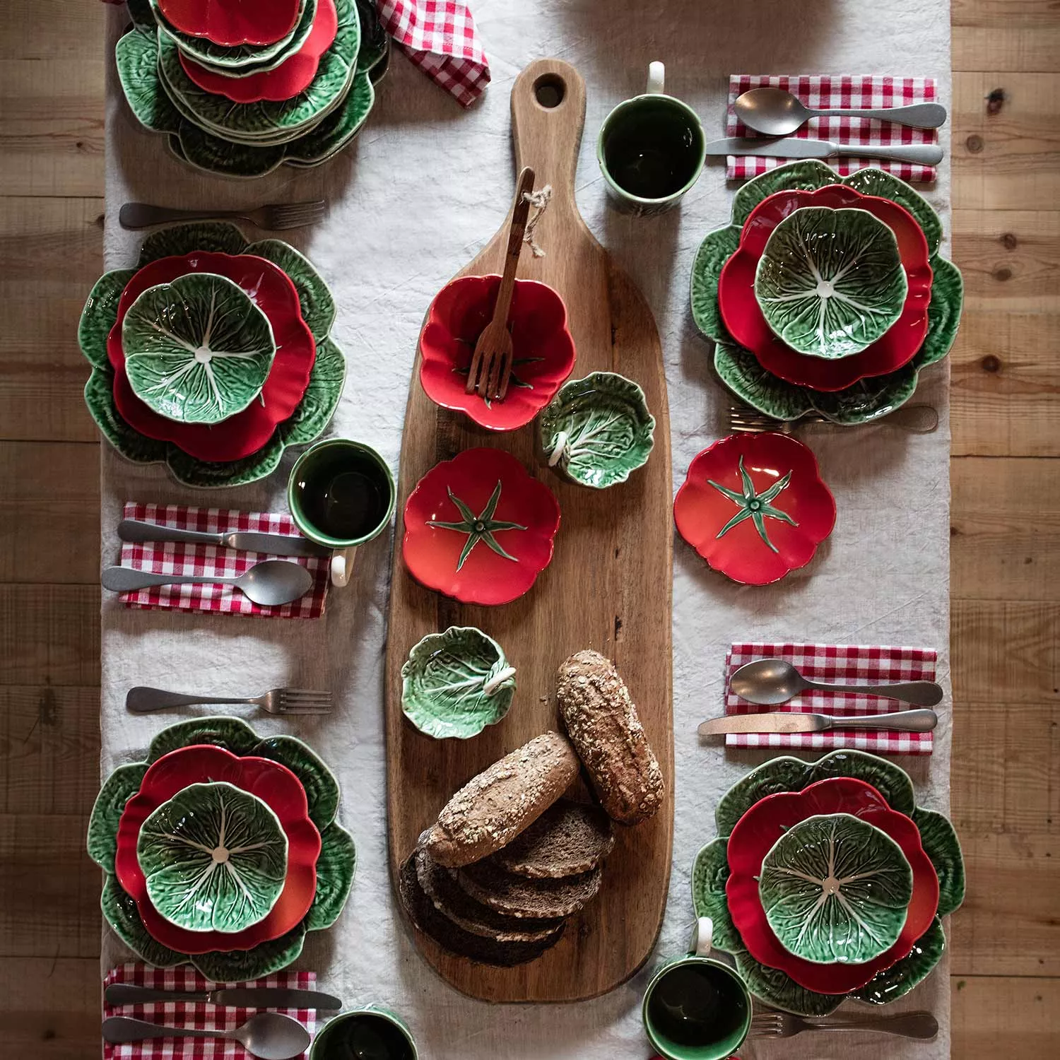 Bordallo Pinheiro Tomato Salad Bowl