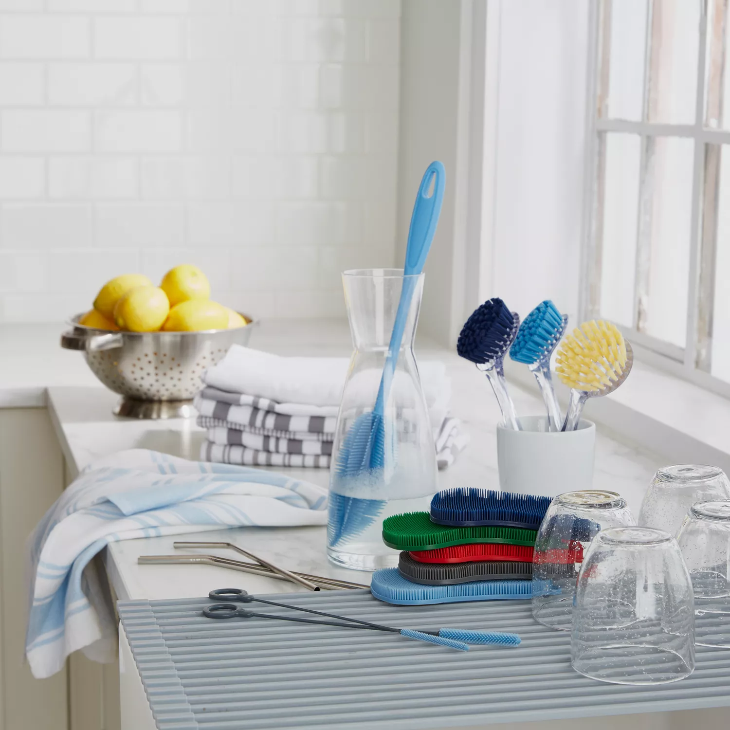 Sink Brush Scrubber Soap Dispensing Dish Brush - 3 Sponge Heads